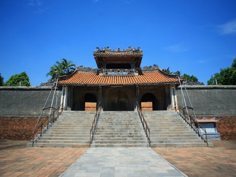 Khiem Cung gate (source: Vinpearl)