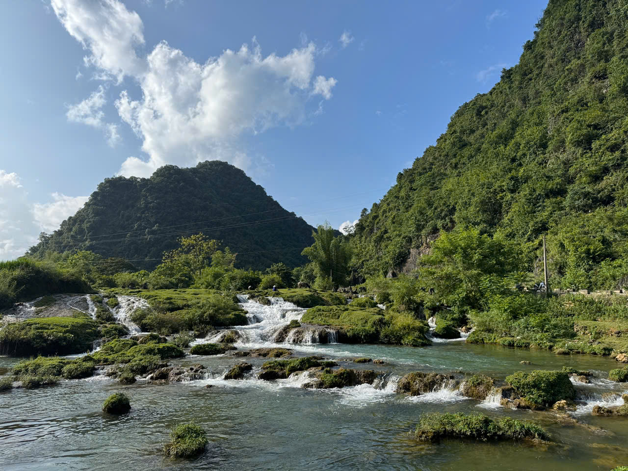 Ban Gioc route scenery 2