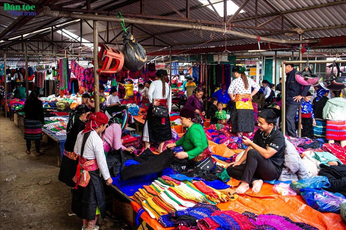 dong_van_market