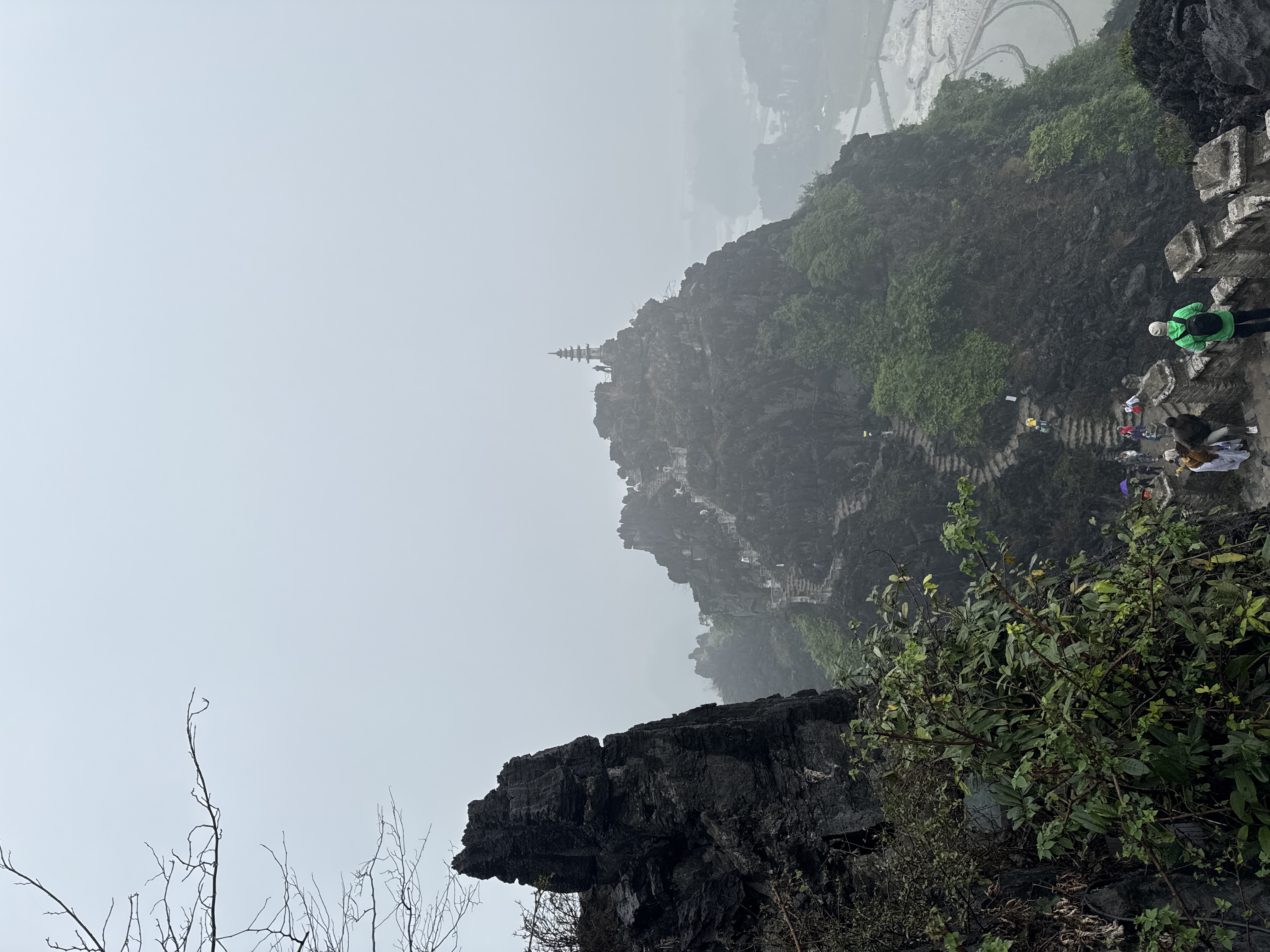 mua cave 1