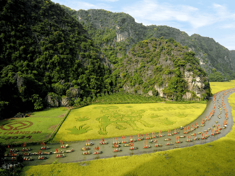 Tam Coc (source: VnExpress)