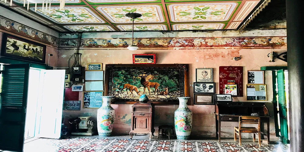 Impressive decoration style of Binh Thuy ancient house 