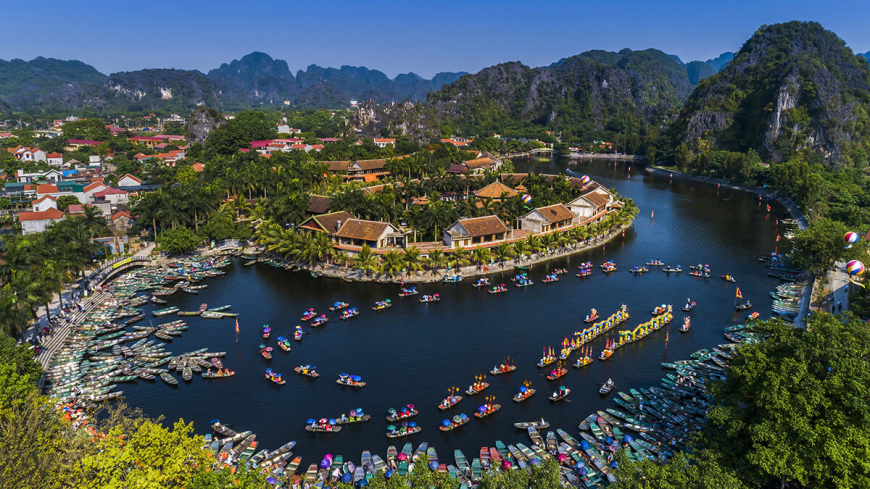 Overview of Tam Coc wharf (source: vietnam travel)